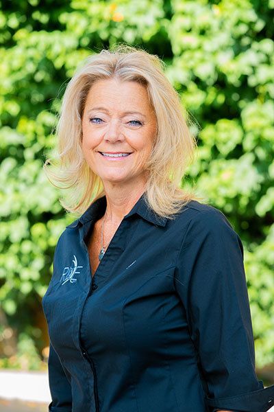 Lori McNee